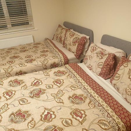 London Luxury 3 Bedroom Flat 1Min Walk From Underground, With Free Parking Sleeps X10 Exterior foto