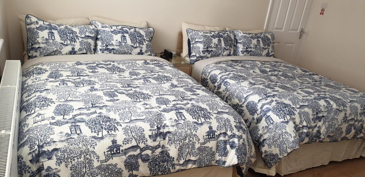 London Luxury 3 Bedroom Flat 1Min Walk From Underground, With Free Parking Sleeps X10 Exterior foto