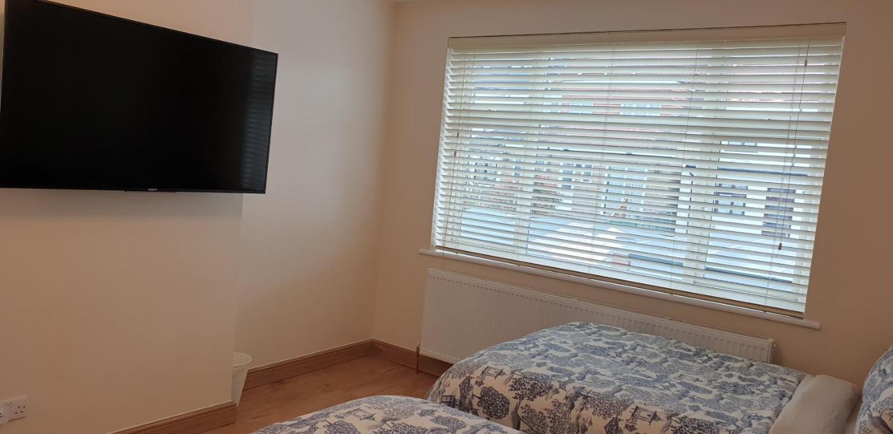 London Luxury 3 Bedroom Flat 1Min Walk From Underground, With Free Parking Sleeps X10 Exterior foto