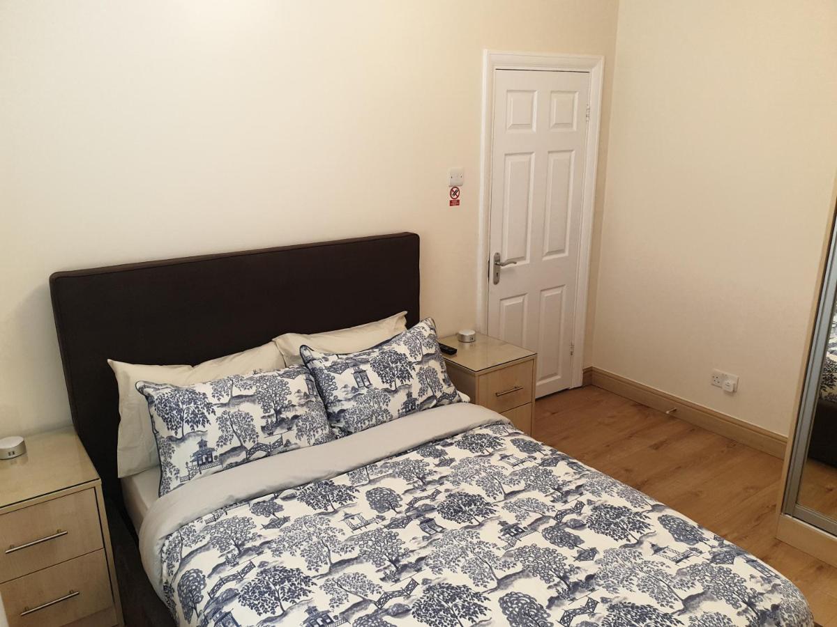 London Luxury 3 Bedroom Flat 1Min Walk From Underground, With Free Parking Sleeps X10 Exterior foto