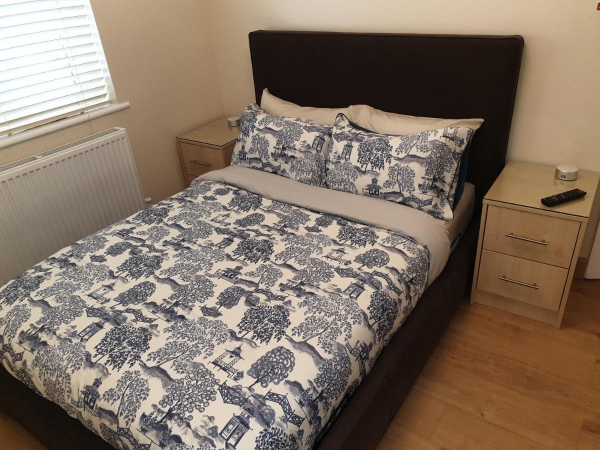 London Luxury 3 Bedroom Flat 1Min Walk From Underground, With Free Parking Sleeps X10 Exterior foto