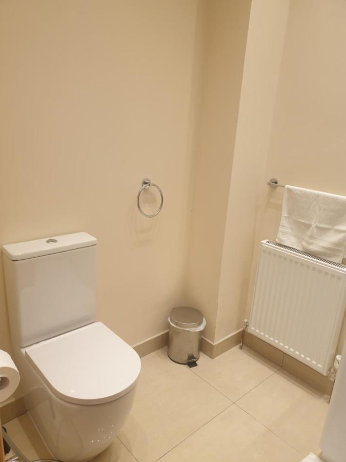 London Luxury 3 Bedroom Flat 1Min Walk From Underground, With Free Parking Sleeps X10 Exterior foto