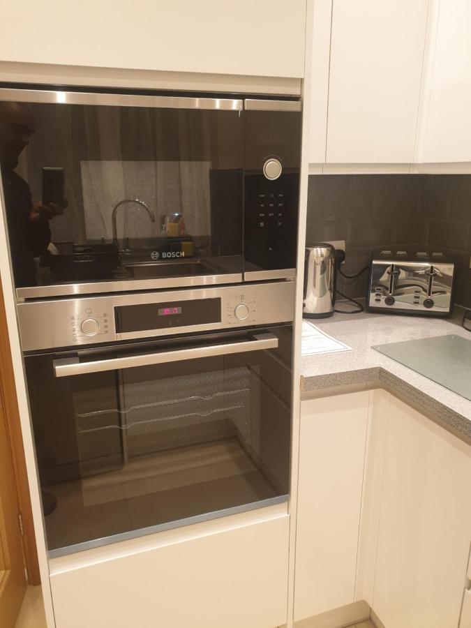 London Luxury 3 Bedroom Flat 1Min Walk From Underground, With Free Parking Sleeps X10 Exterior foto