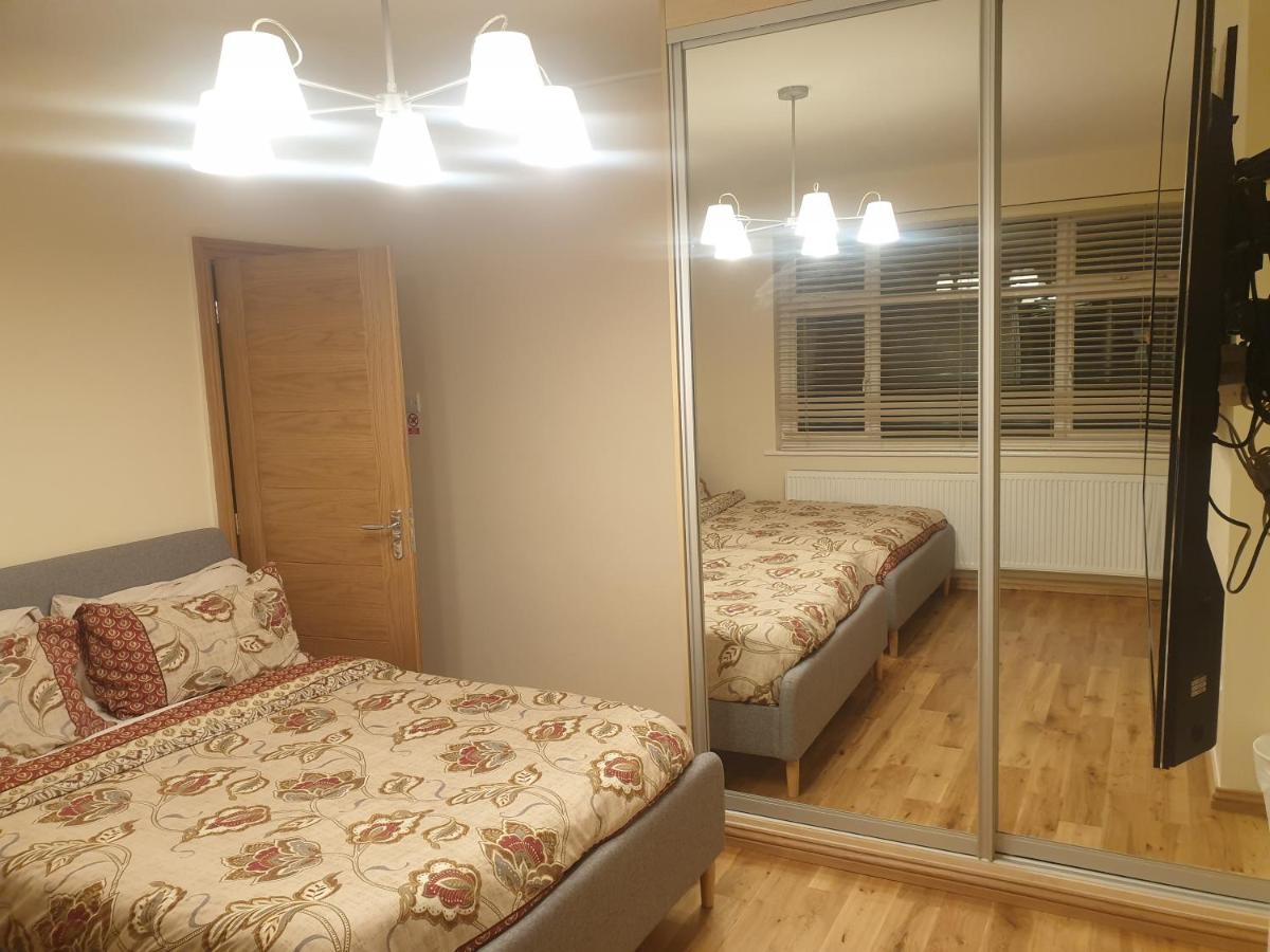 London Luxury 3 Bedroom Flat 1Min Walk From Underground, With Free Parking Sleeps X10 Exterior foto