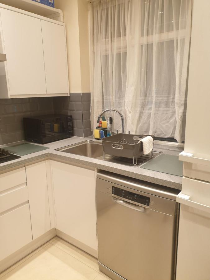 London Luxury 3 Bedroom Flat 1Min Walk From Underground, With Free Parking Sleeps X10 Exterior foto